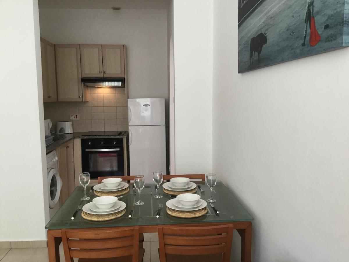 Poolside 2 Bedroom Apt, Paphos Riviera, Universal Area Zewnętrze zdjęcie